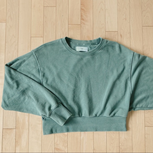 SOLD 🌼 TNA cropped crew neck 🧤 - Picture 1 of 4